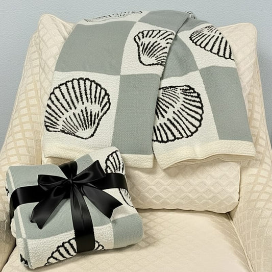 Maui's Finest Gifts Large Plush Blanket with Sea Shells